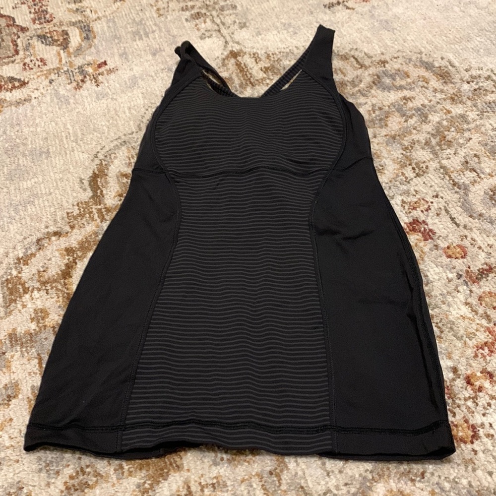 Lululemon tank with built in bra size 6
